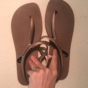 Havana flip flops with ankle strap metallic bronze